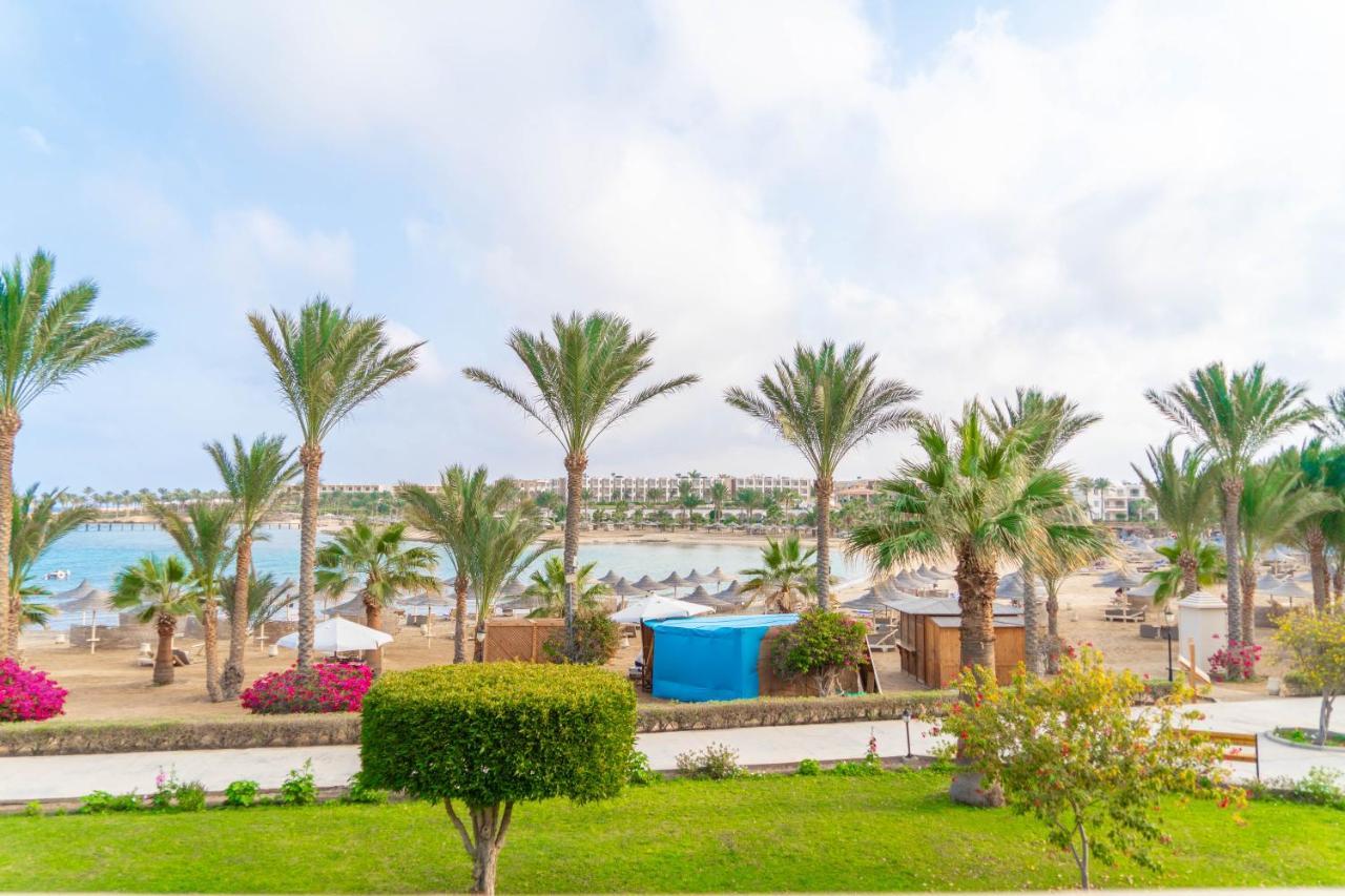 Brayka Bay Reef Resort Abu Dabab Exterior photo