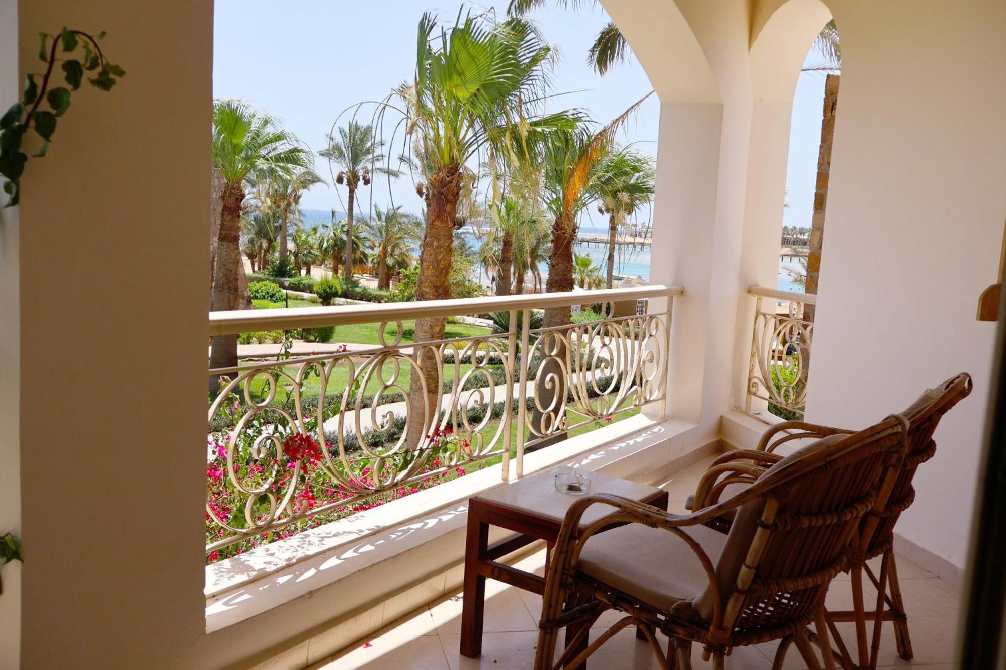 Brayka Bay Reef Resort Abu Dabab Exterior photo