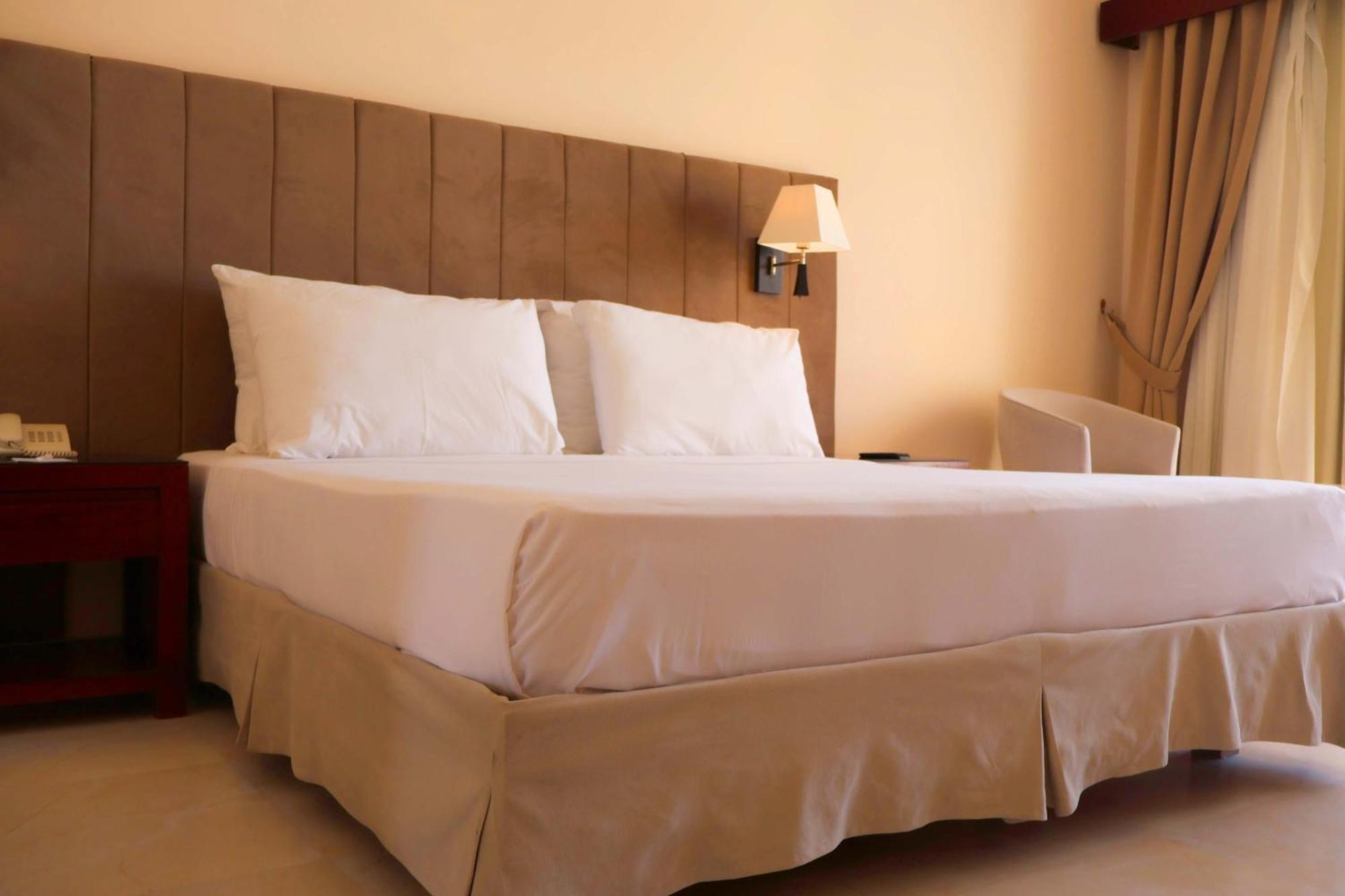 Brayka Bay Reef Resort Abu Dabab Exterior photo