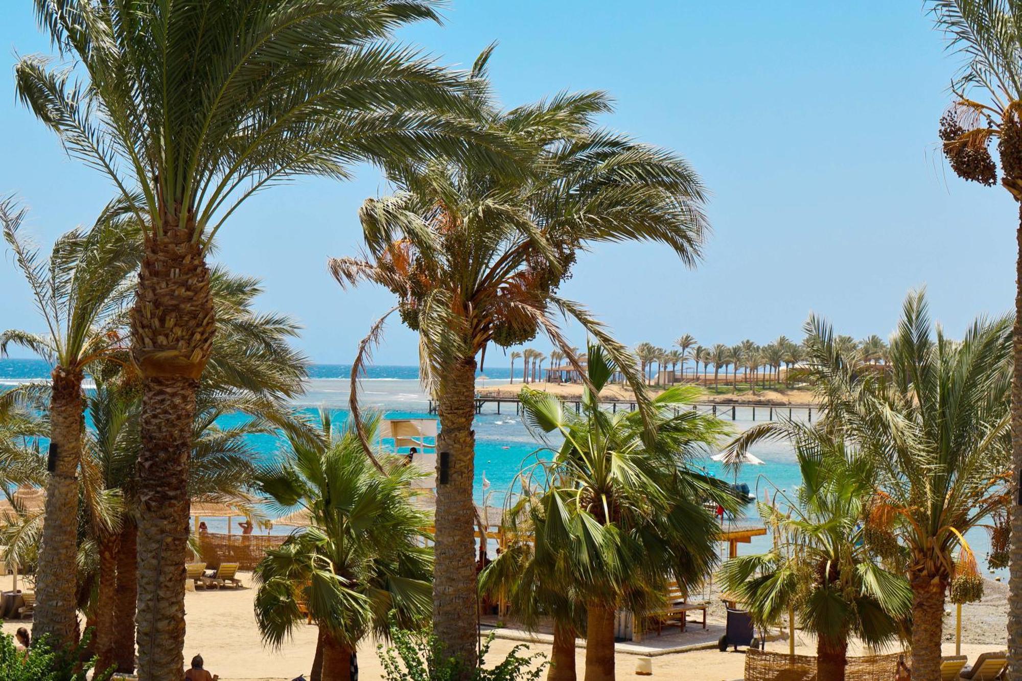 Brayka Bay Reef Resort Abu Dabab Exterior photo