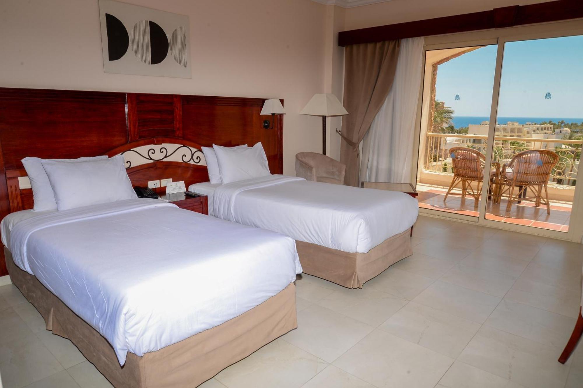 Brayka Bay Reef Resort Abu Dabab Exterior photo