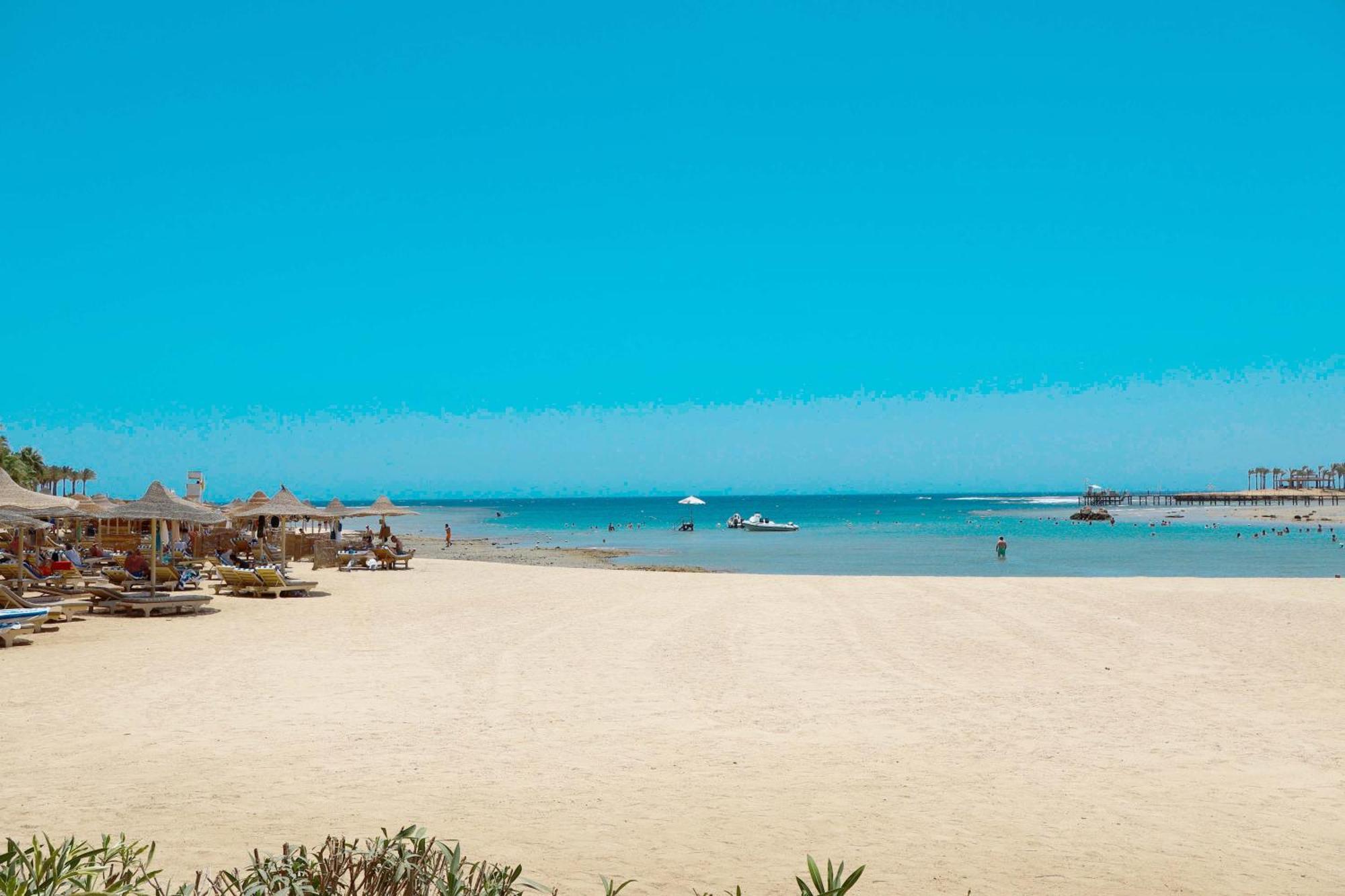Brayka Bay Reef Resort Abu Dabab Exterior photo
